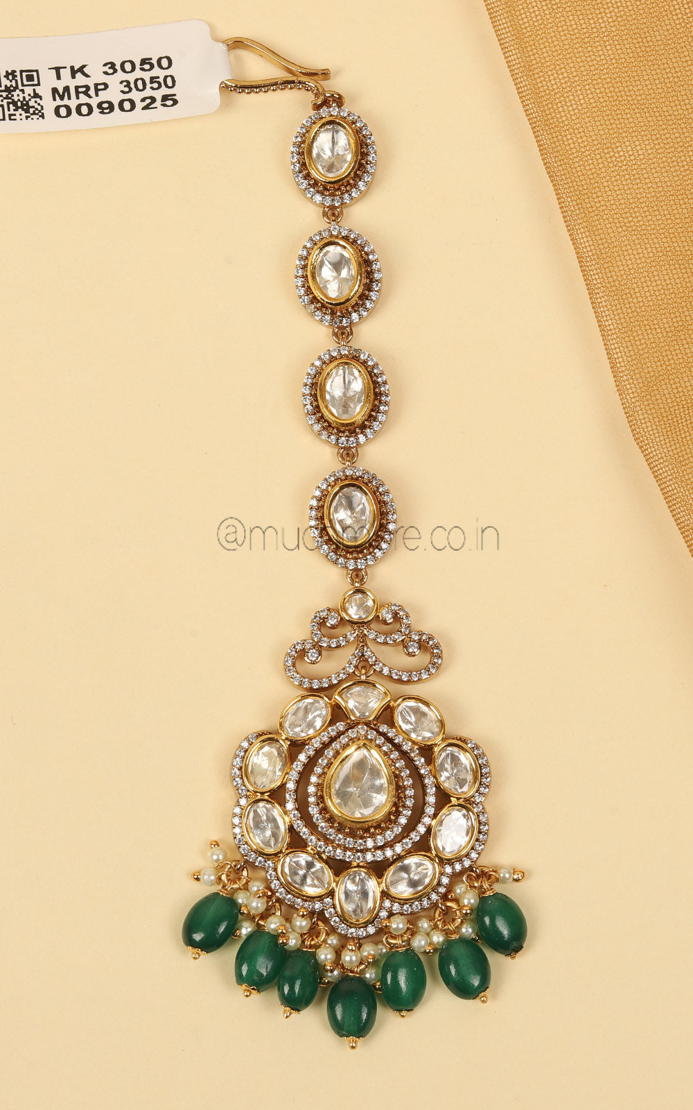 Kundan Maang Tikka With Semi Precious Emerald Green Drops