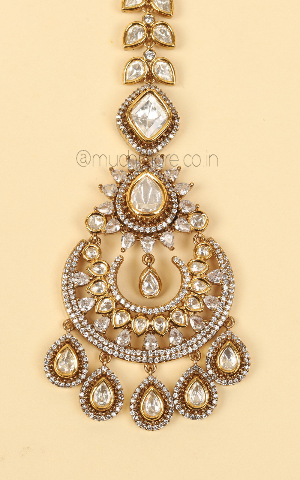 White Kundan And Diamond Designer And Elegant Maang Tikka