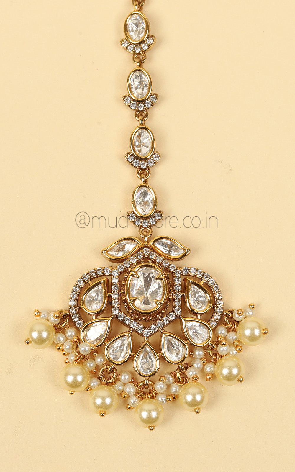 Complete Your Bridal look With Kundan And Pearl Maang Tikka