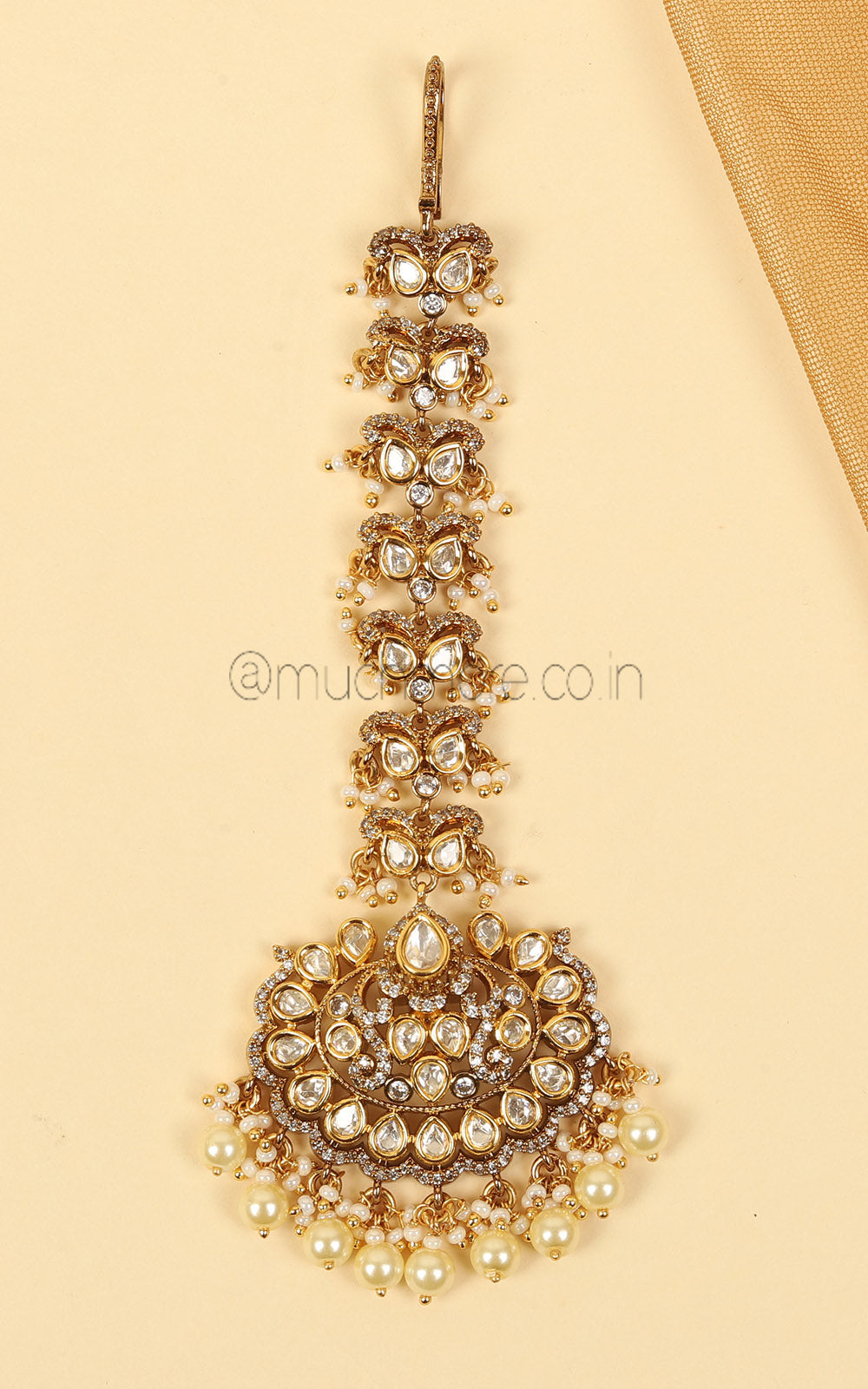 Pearl And Kundan Maang Tikka With Designer Chain