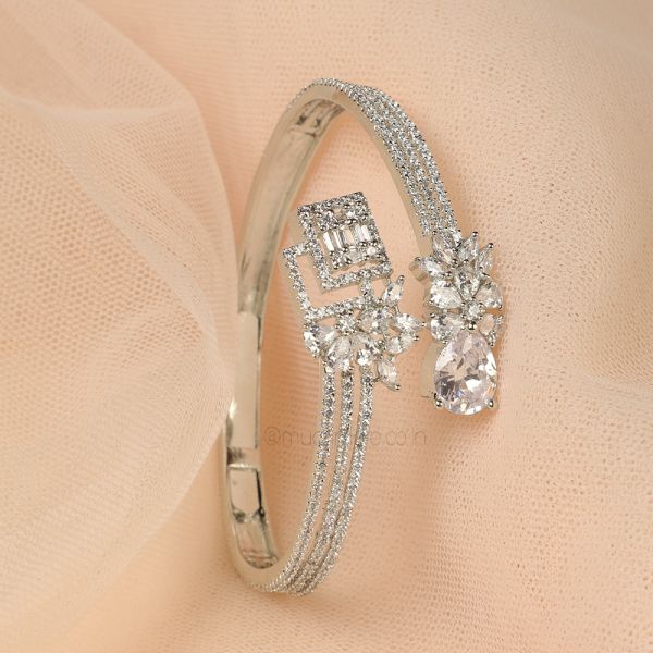 Buy Diamond Bracelets Online In India At Much More