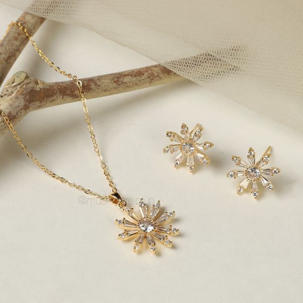 Order Flower Diamond Gold Polish Pendant Set