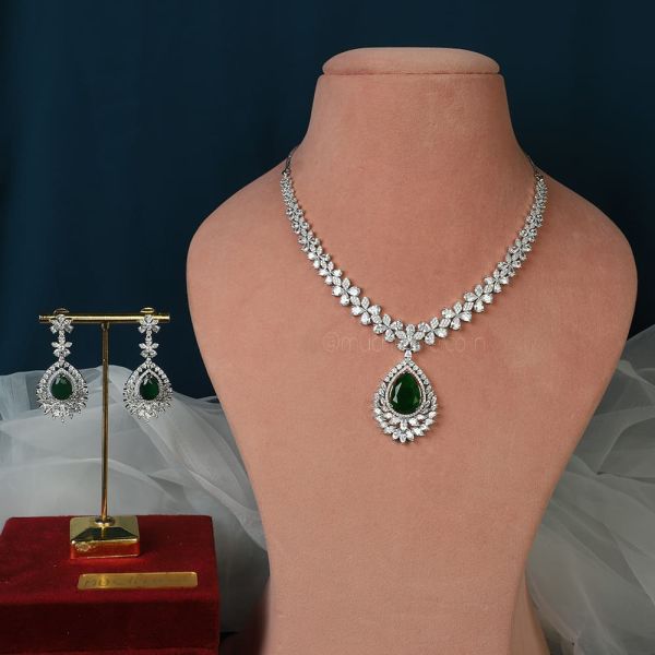 Diamond Emerald Green Pendant Style Necklace 