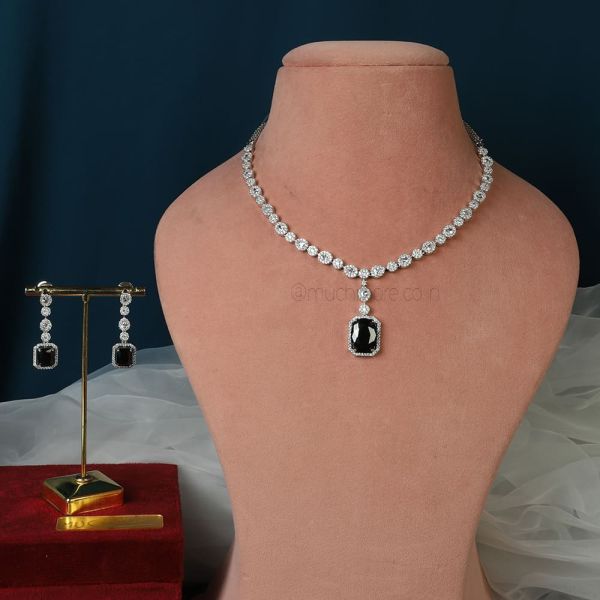 Black And White Silver Polish Diamond Necklace