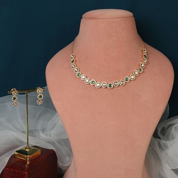 Uncut Kundan Polki Sleek Necklace Set Online