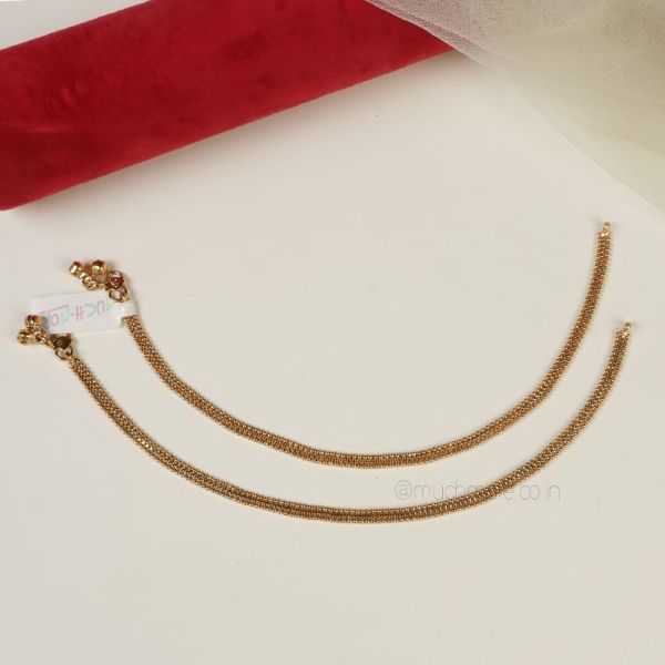 Sleek Chain Of Gold Polish Traditional Anklets 