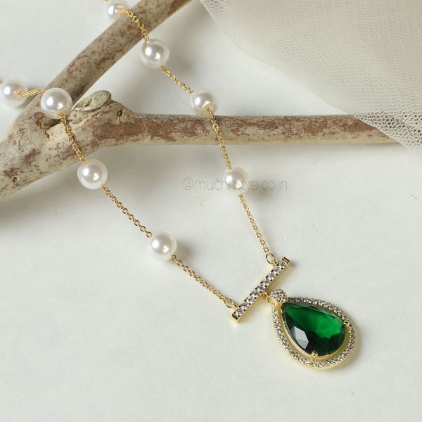Pearl Chain With Emerald Diamond Pendant Chain