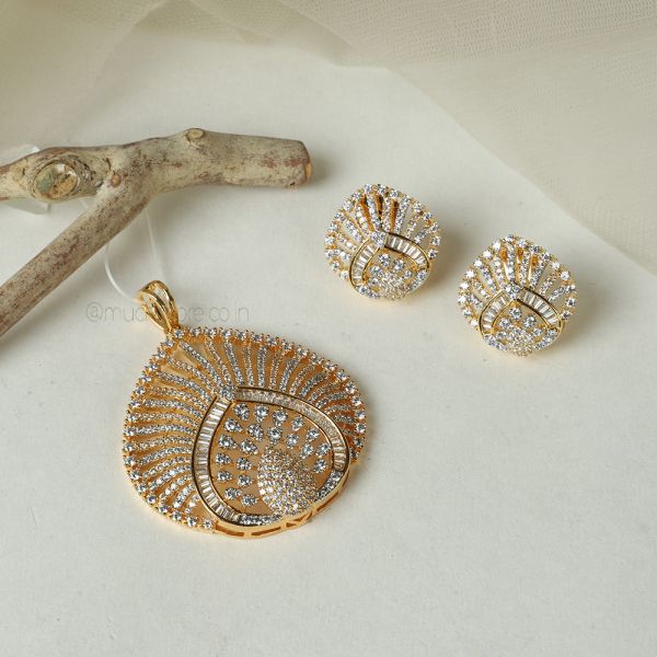 Shop Gold Polish Diamond Pendant Set Online