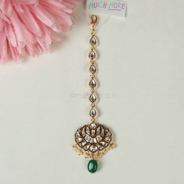 Elegant Yet Cute Emerald Small Kundan Maang Tikka