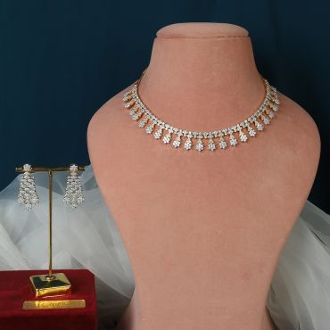 Shop Gold Polish Diamond Light Necklace Set